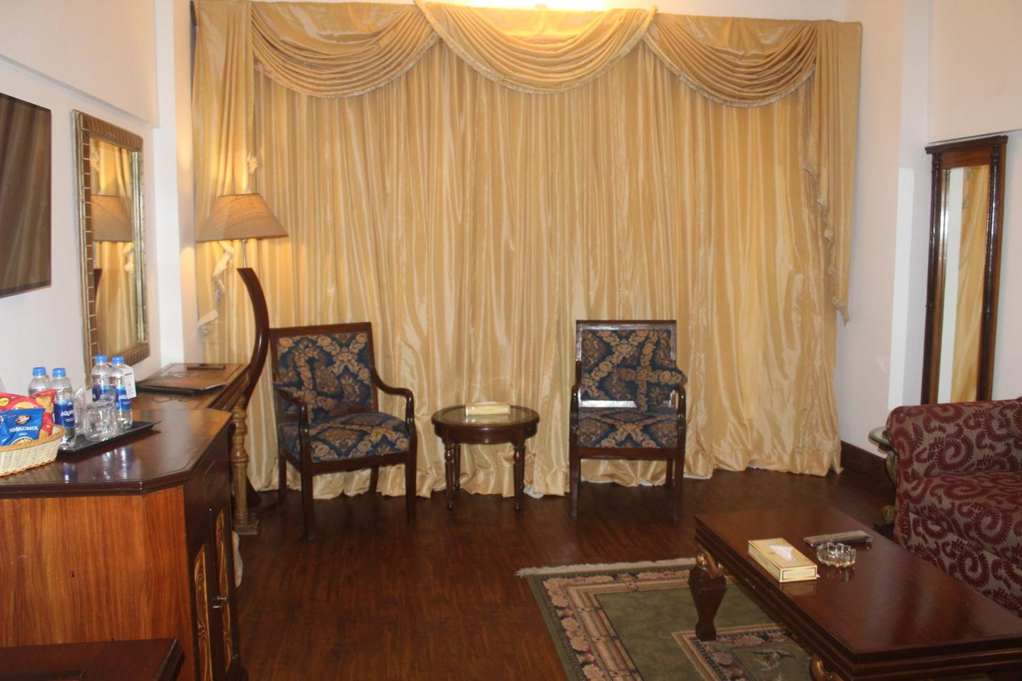 Mehran Hotel Карачи Екстериор снимка