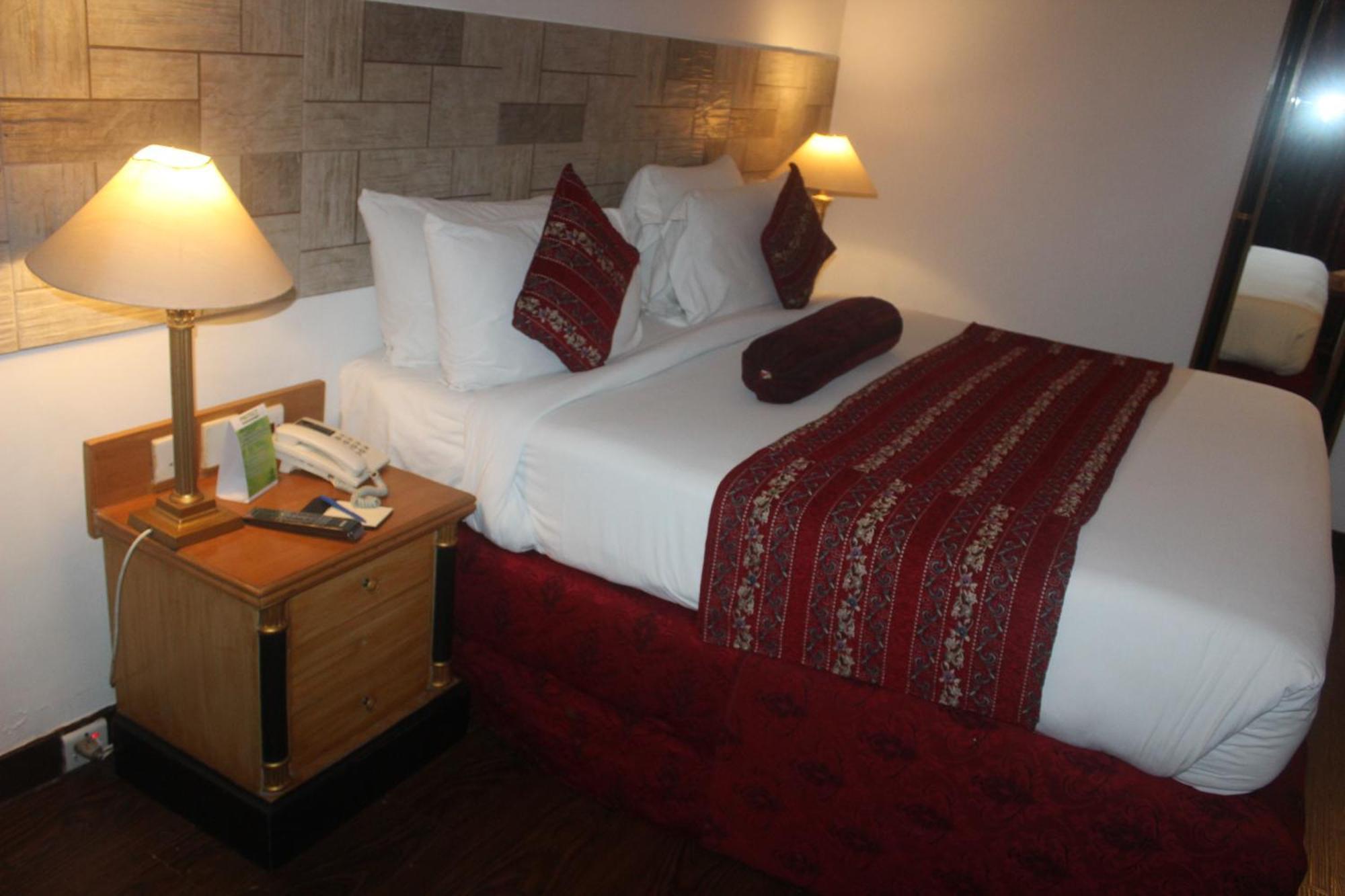 Mehran Hotel Карачи Екстериор снимка